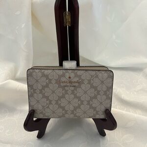Kate Spade Signature Spade Flower pattern - beige NWT compact wallet